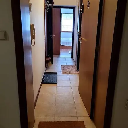 Capitating 1 Bed At Park View Complex 아파트 반스코